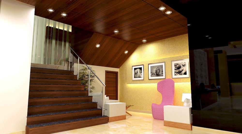 PearlTree Hotels & Resorts Lobby