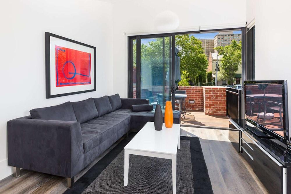 Class, Style and Location in Carlton Featured Image