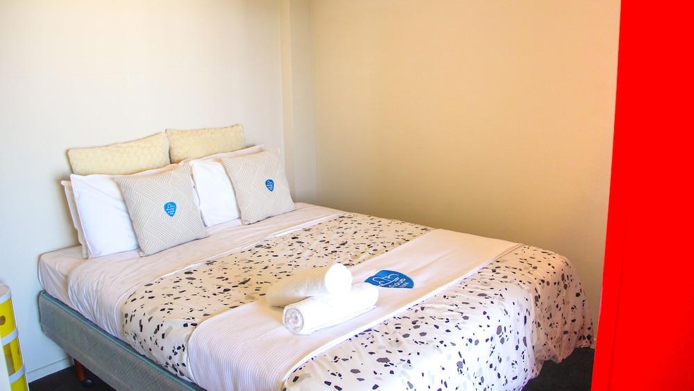 Quadrant 2 Bdr with Seaview & Parking Room