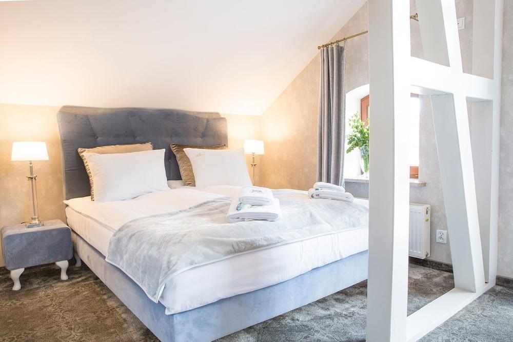 Villa Mistral Room