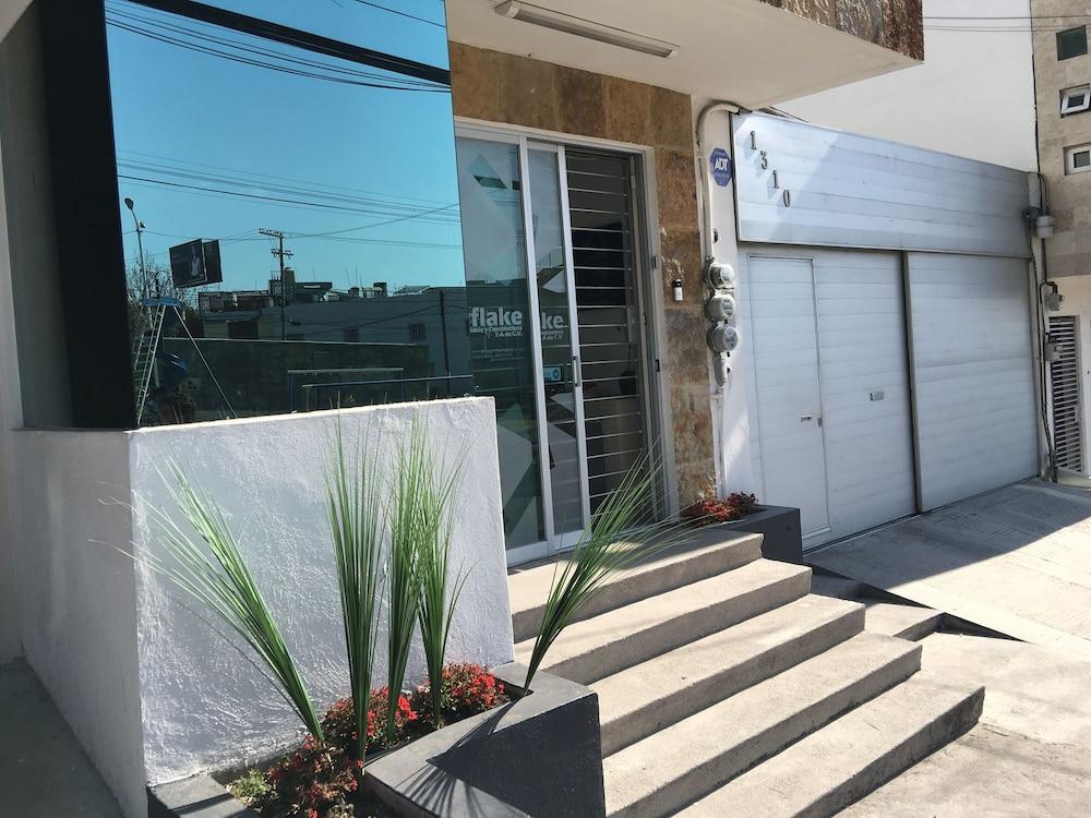 ميتروبولي سويتس إجيكيوتيفاس