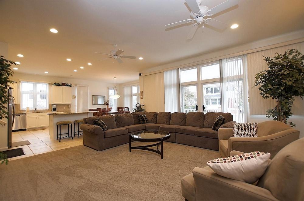 Oc713 7th St-1st Floor