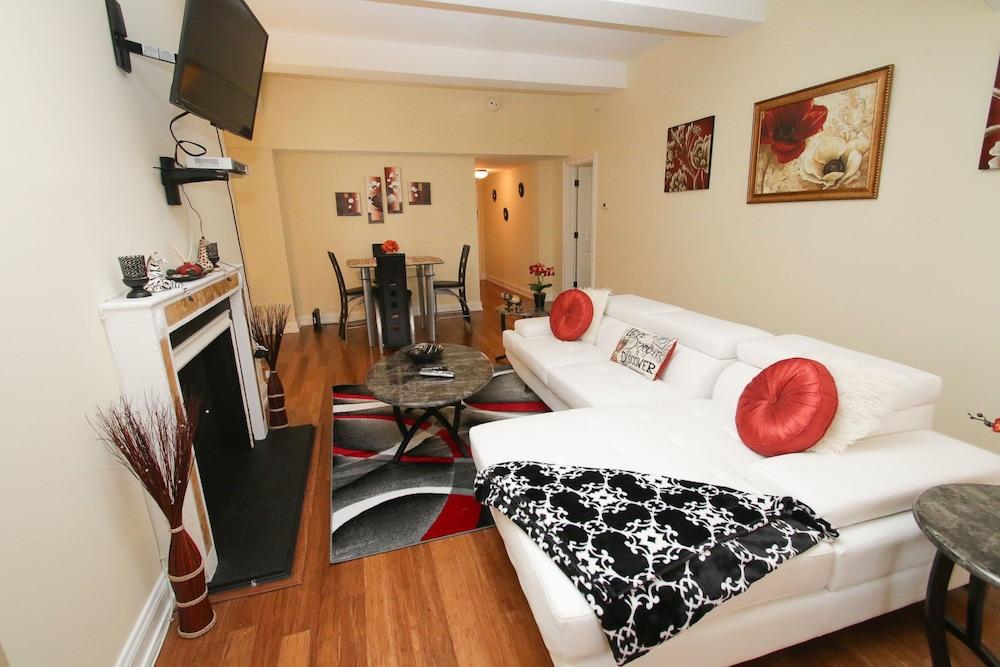 Renaissance Properties - W Rittenhouse Sq Living Area