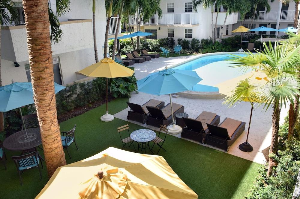 Coral Reef at Key Biscayne Outdoor Pool