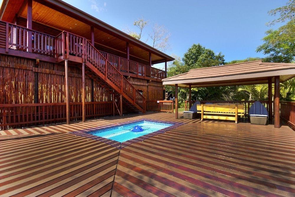 Monzi Safari Lodge Outdoor Pool