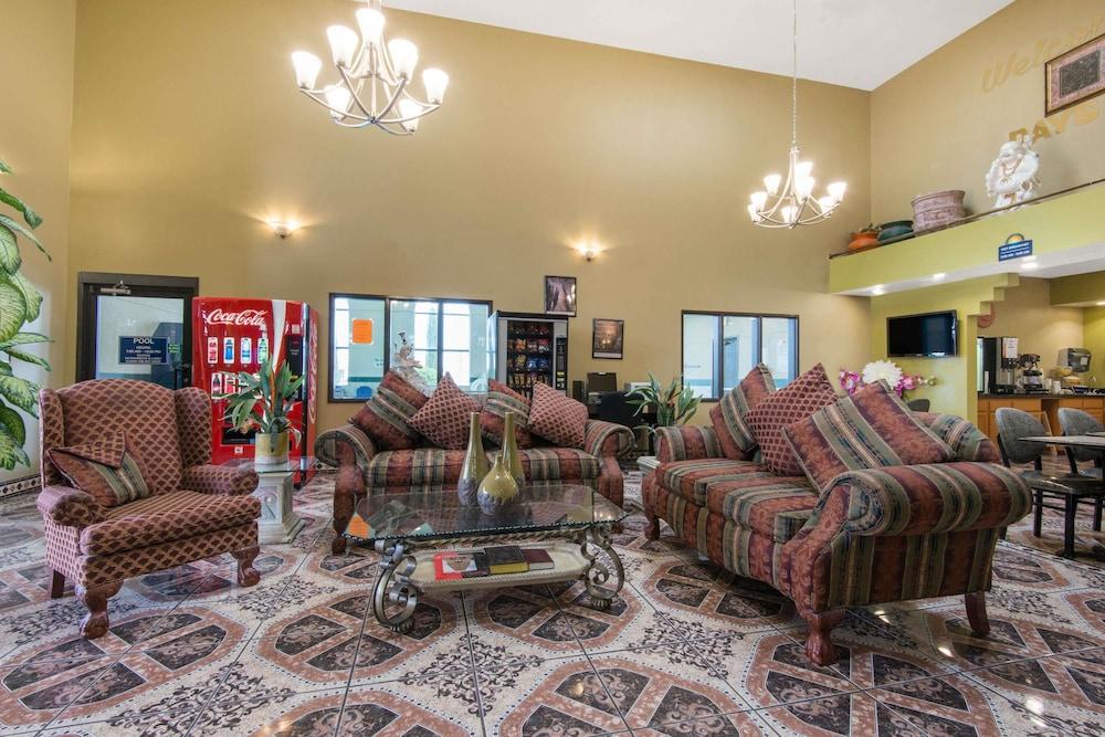 Days Inn by Wyndham Carlsbad Lobby