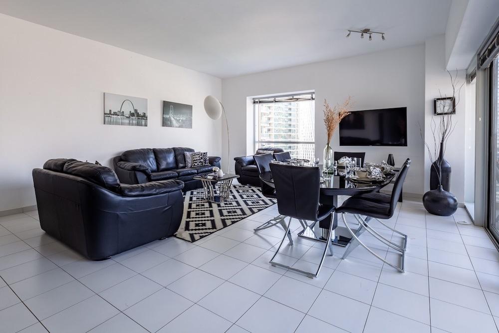 Gorgeous and Spacious 3BR With Full Marina Views! Featured Image