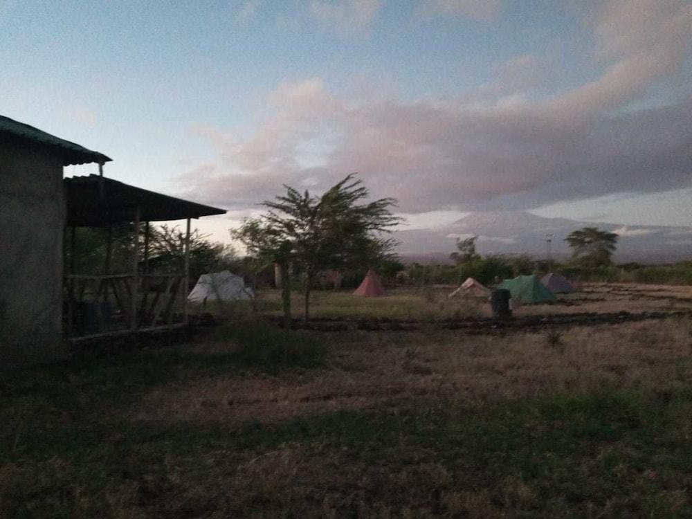 WE4Kenya Guesthouses and Farm Exterior