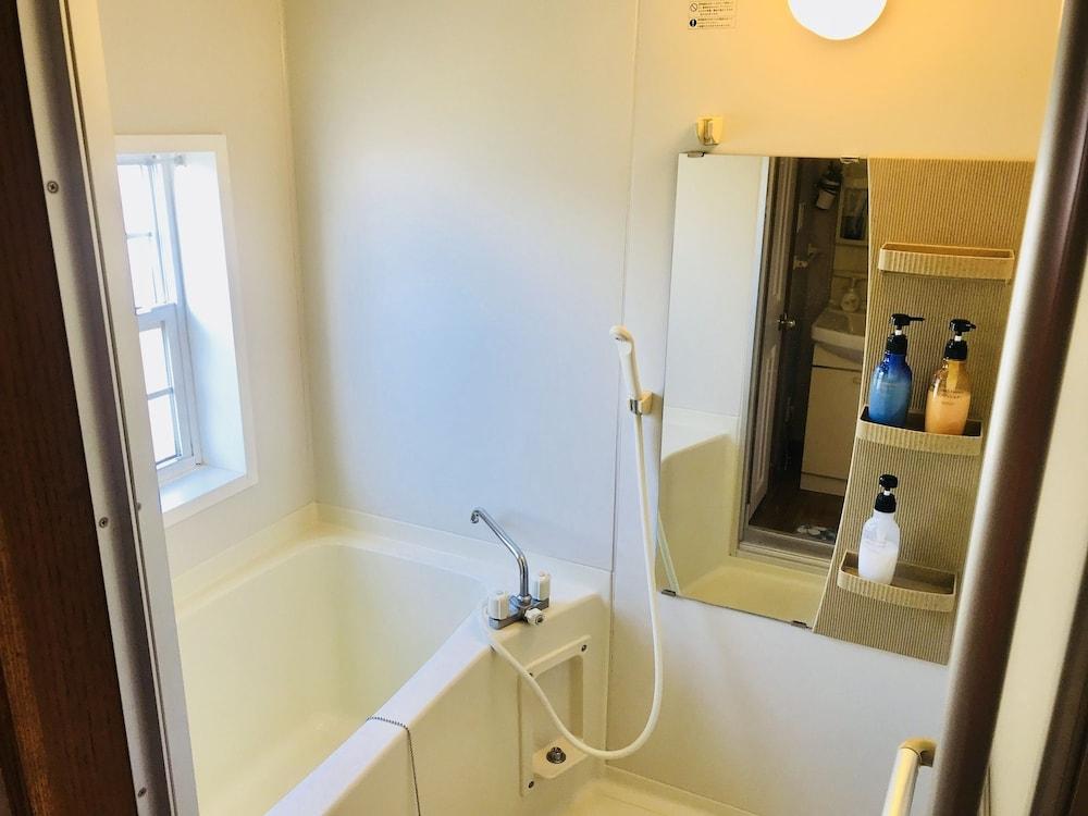Mini Chula Inn Bathroom