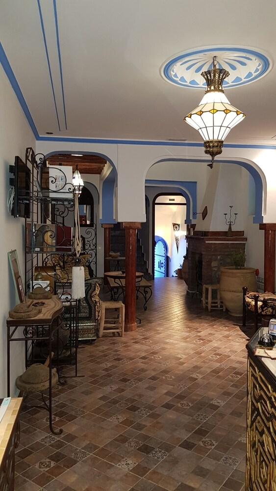 Dar Yakout Lobby Sitting Area