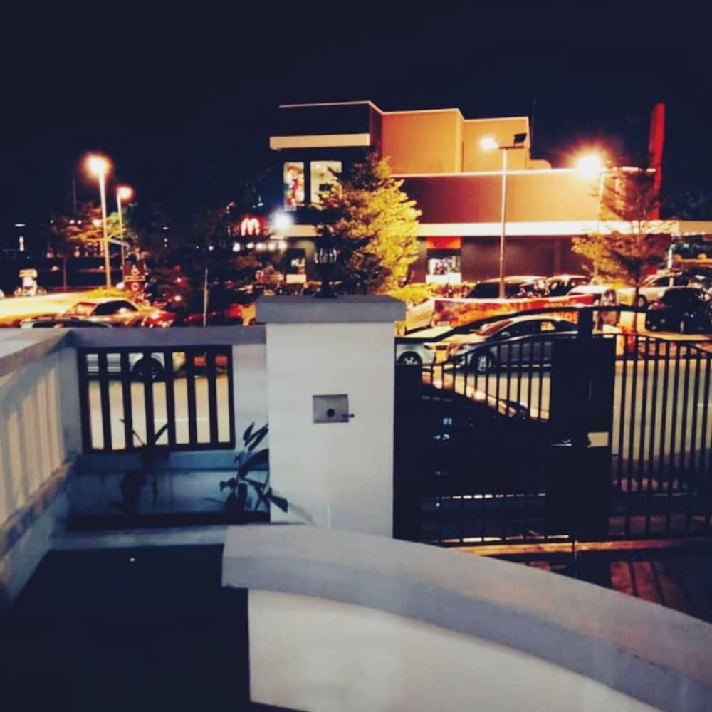 HomeStay Nimah Seaview Exterior