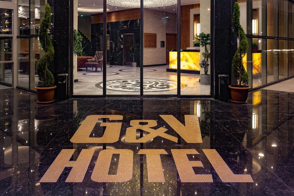 Graf Victor Interior Entrance