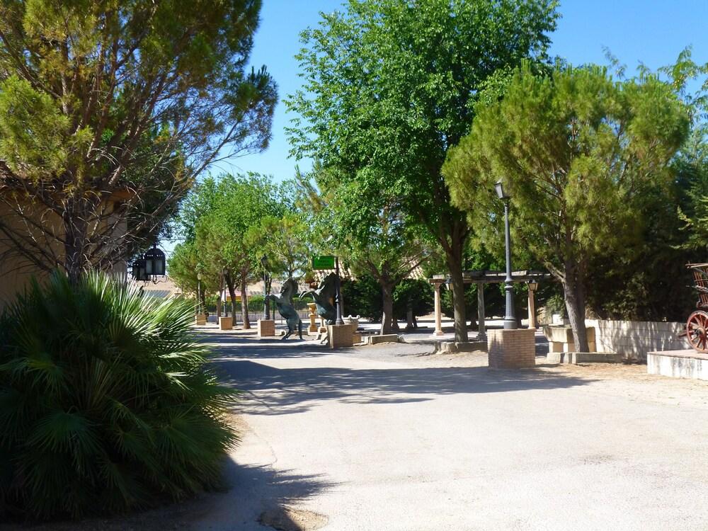 ألوجيمنتو رورال لو ديلفين المنطقة المحيطة بالمنشأة