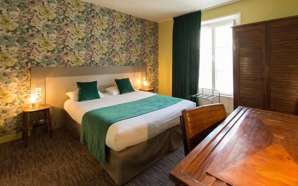 Logis Hôtel le Vert Galant Room