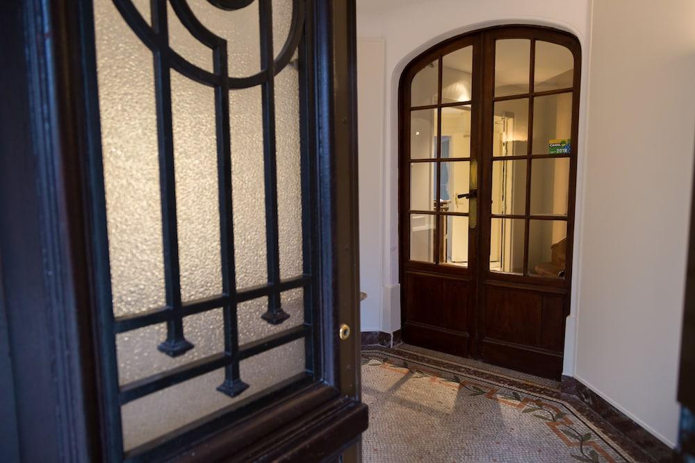 Hôtel Le Home Interior Entrance