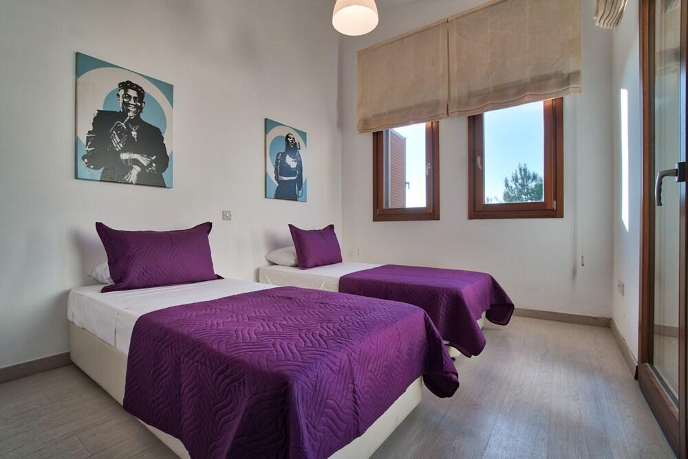 Beautiful 2 Bedroom Villa Proteus HG29 with private pool and pretty golf course views, Short walk to resort village square on Aphrodite Hills Room