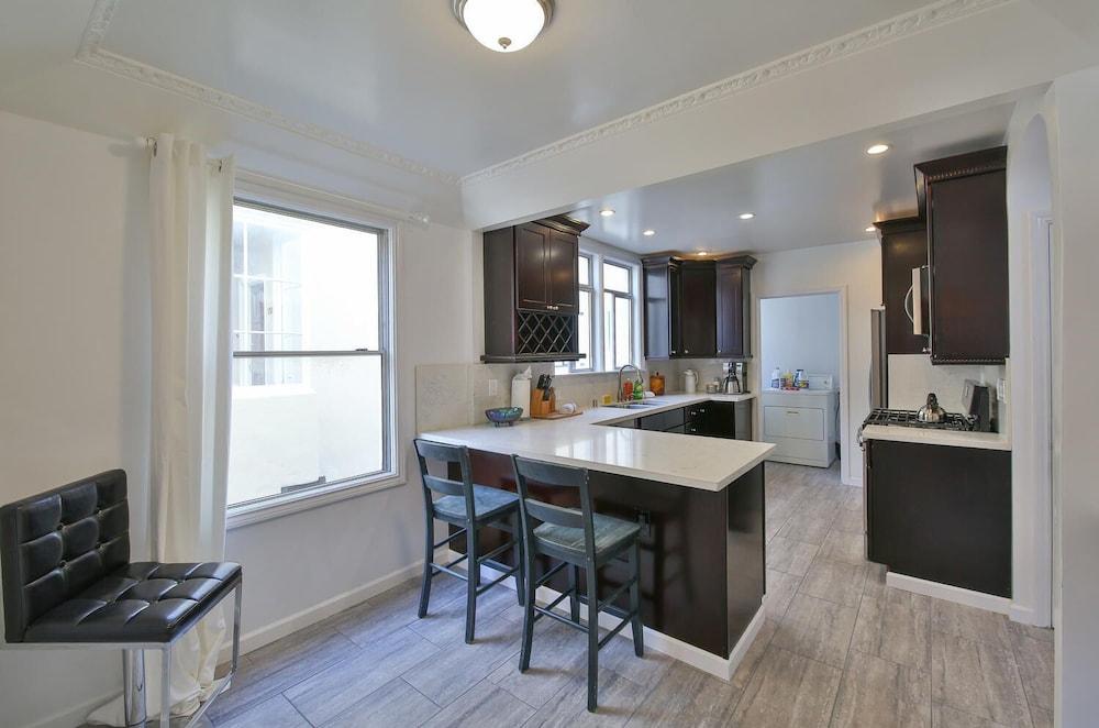 Beautiful, Modern Kitchen, King Bed, Parking & Balcony 2 Bedroom Apts by RedAwning