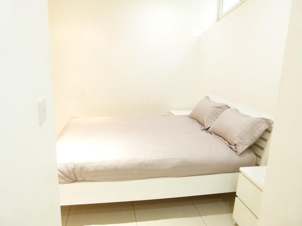 SS Property Hub - Apartment close to Hyde Park Room