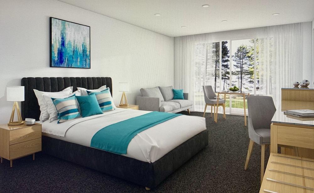 إيسينادا موتور إن  آند سويتس