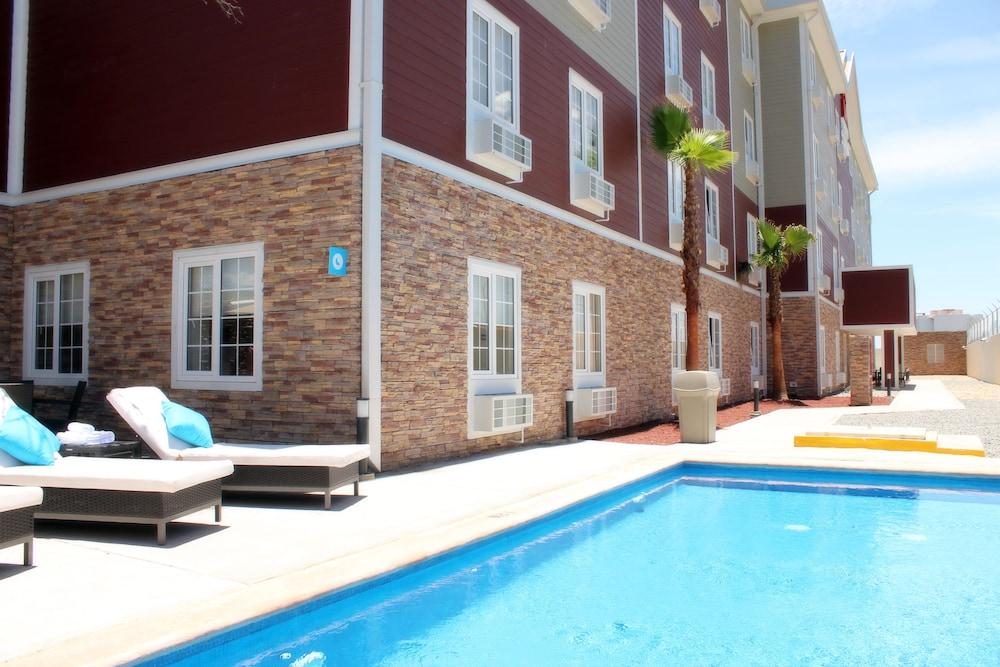 NOKTOS Extended Querétaro Outdoor Pool