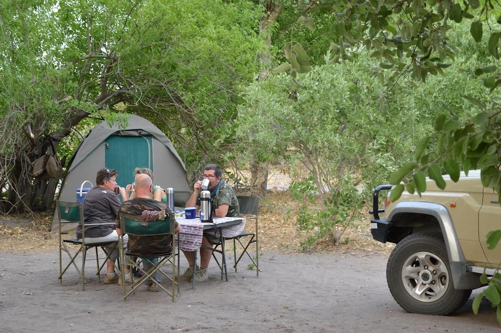 Xakanaka Mobile Camp