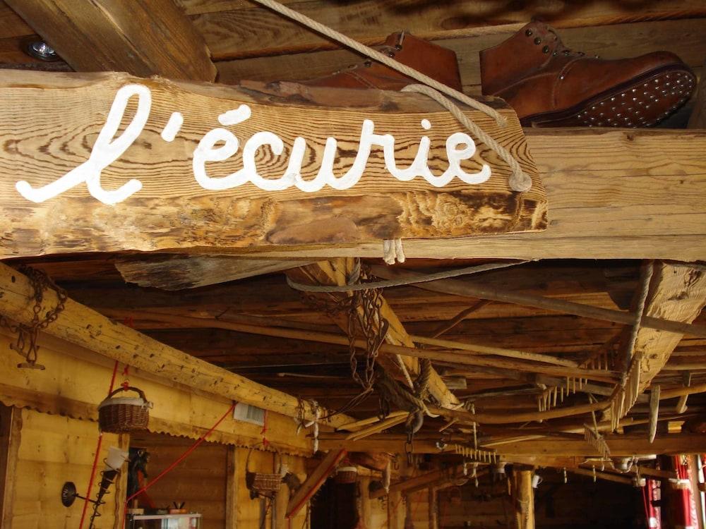 Le Plein Sud Interior Detail