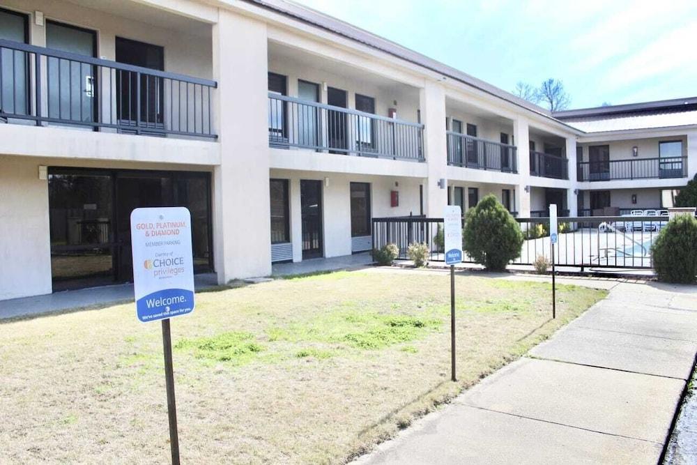 Quality Inn Exterior