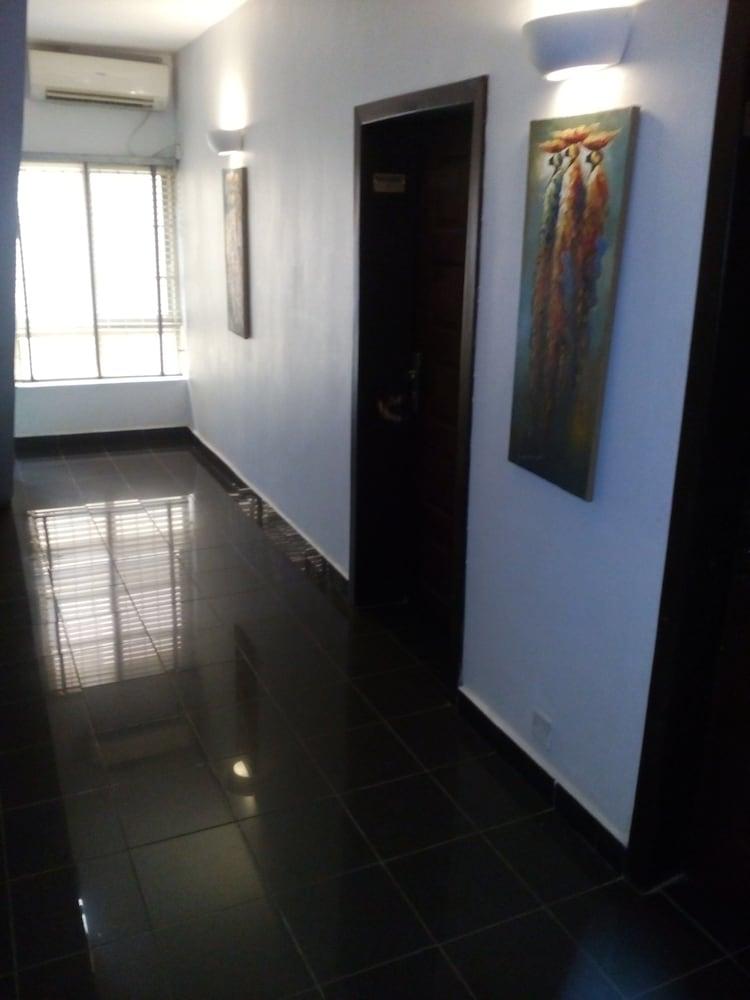 Swisscottage suites Lobby