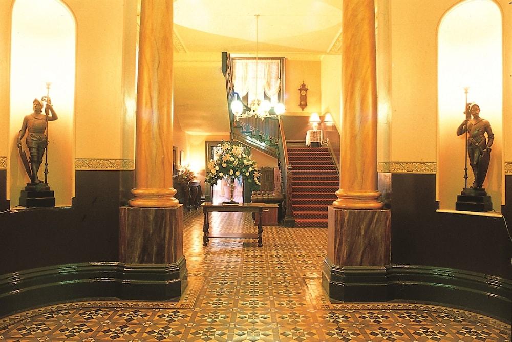 Vue Grand Interior Entrance