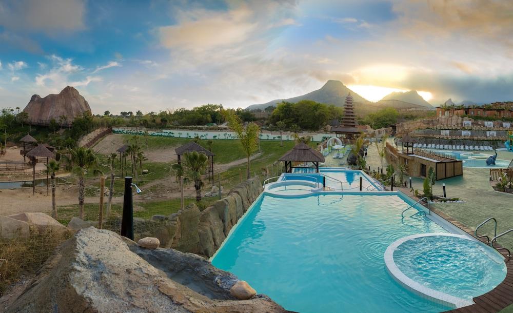Magic Natura Animal, Waterpark & Polynesian Resort