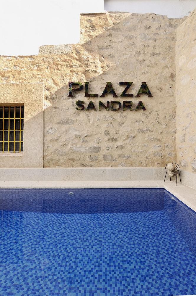 Plaza Sandra Outdoor Pool