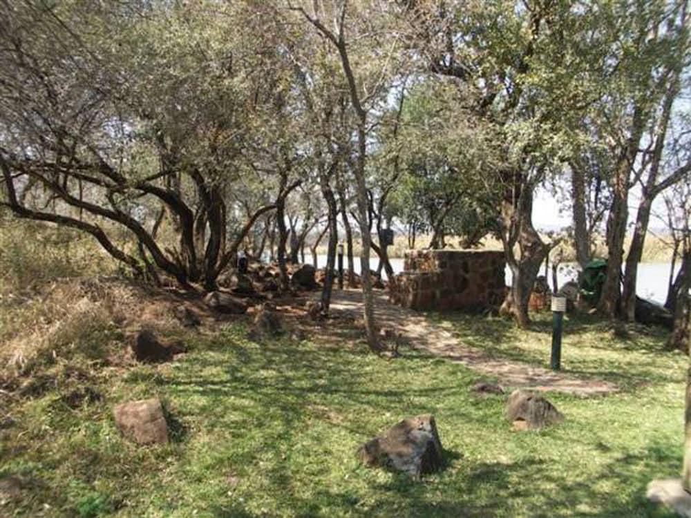 Waterside Cottages Property Grounds