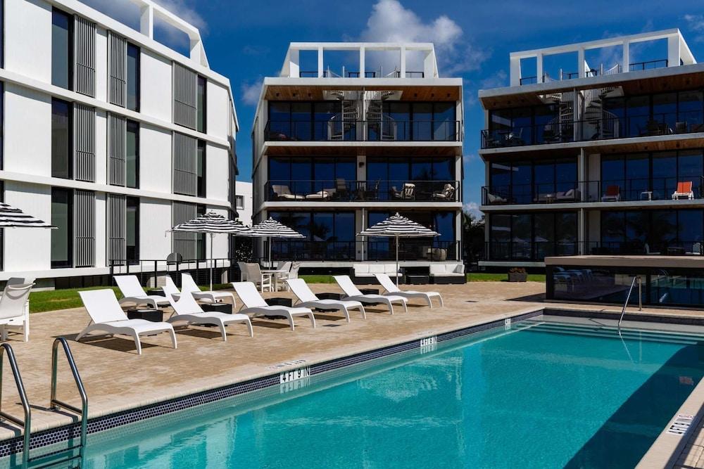 NEW Luxurious Condo/inlet & Ocean Views 106 Inlet Way Unit 103 - Palm Beach Shores Waterslide