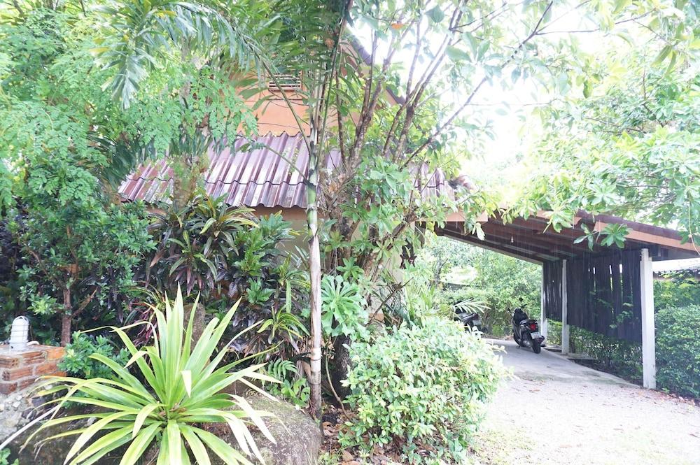 Daranee Resort Property Grounds