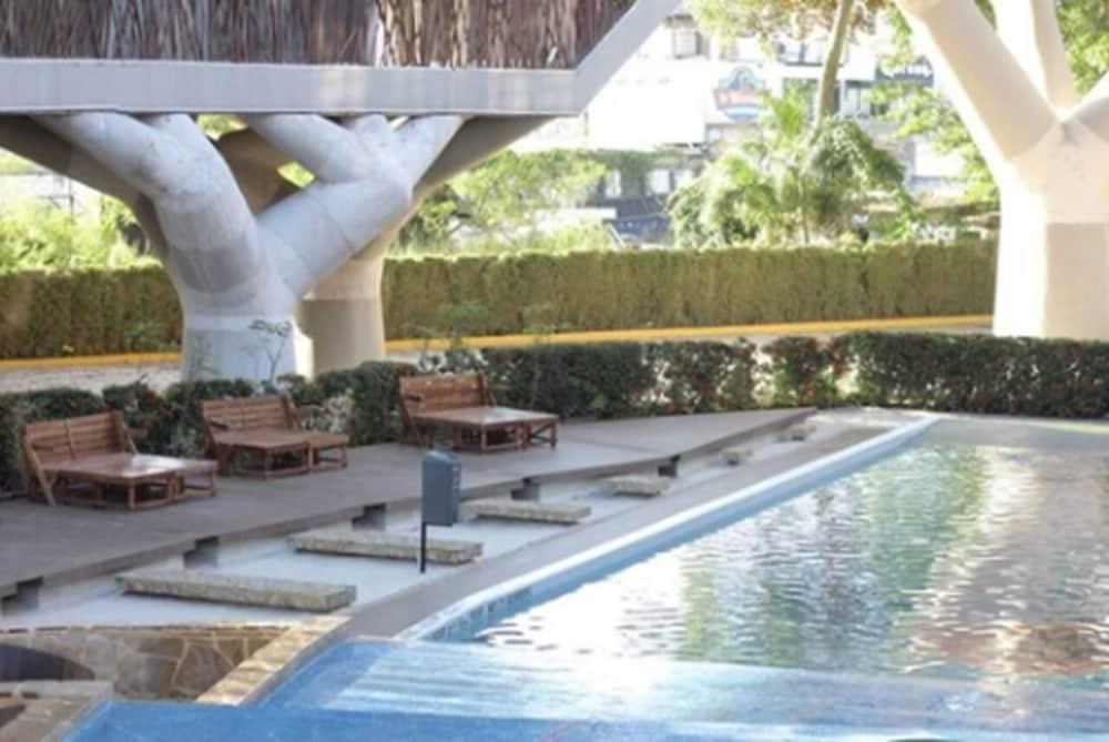 Courtyard by Marriott Veracruz Tuxpan Outdoor Pool