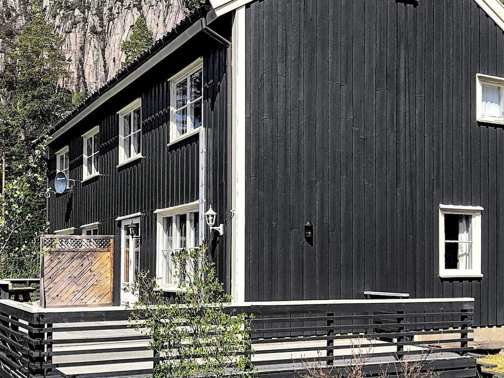 7 Person Holiday Home in Treungen
