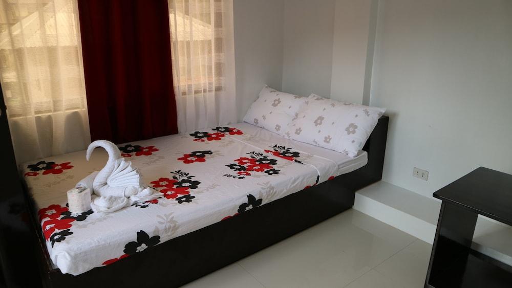 Chelle's Apartelle - Inn Featured Image