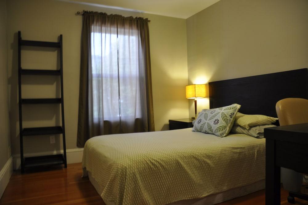 Moncton Suites - 267 Universite Ave Room