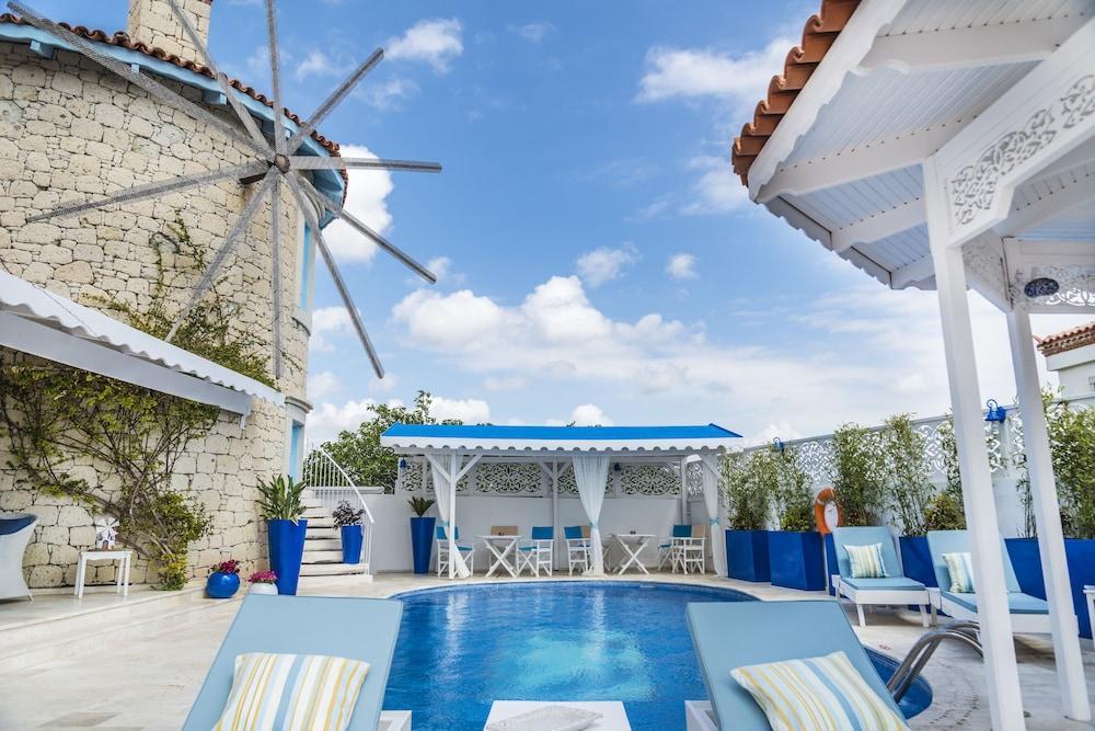 Alacati Degirmen Hotel Rooftop Pool