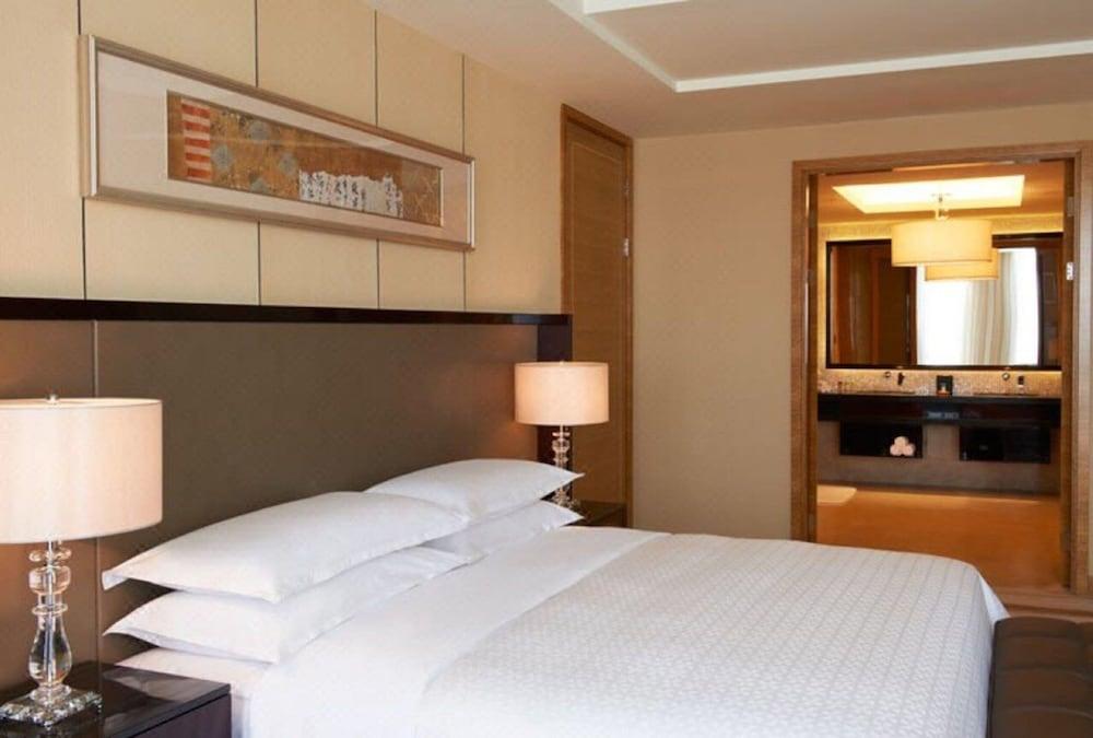 Four Points By Sheraton Langfang, Guan Room