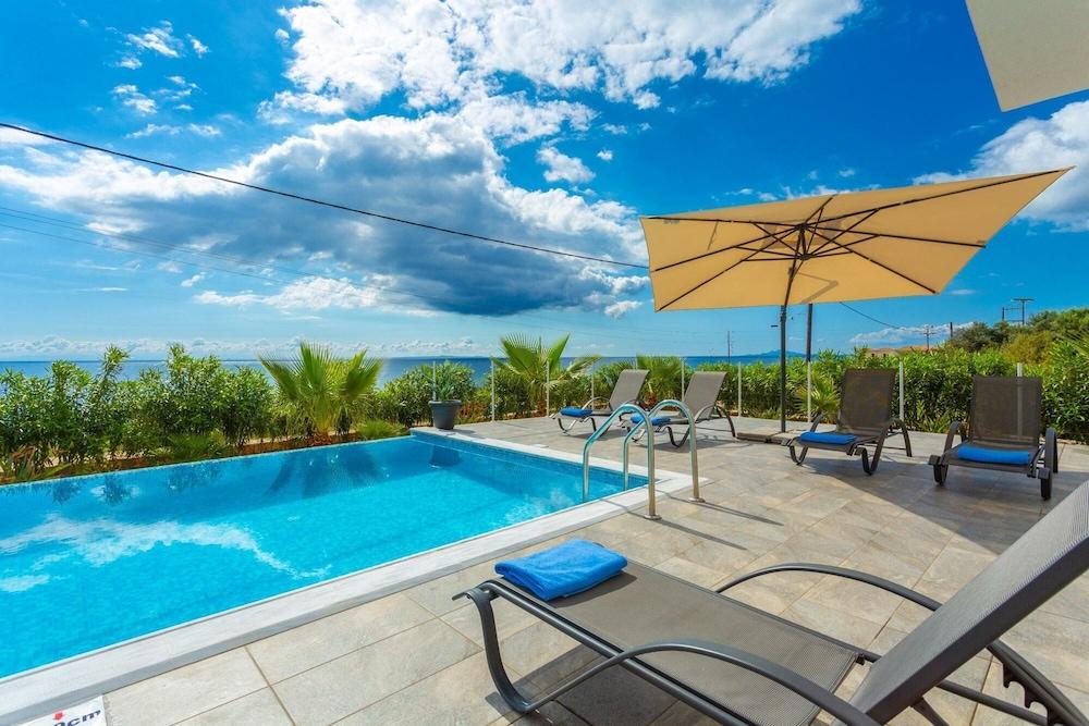 Villa Seashell Large Private Pool Walk to Beach Sea Views A C Wifi Eco-friendly - 2641 Room