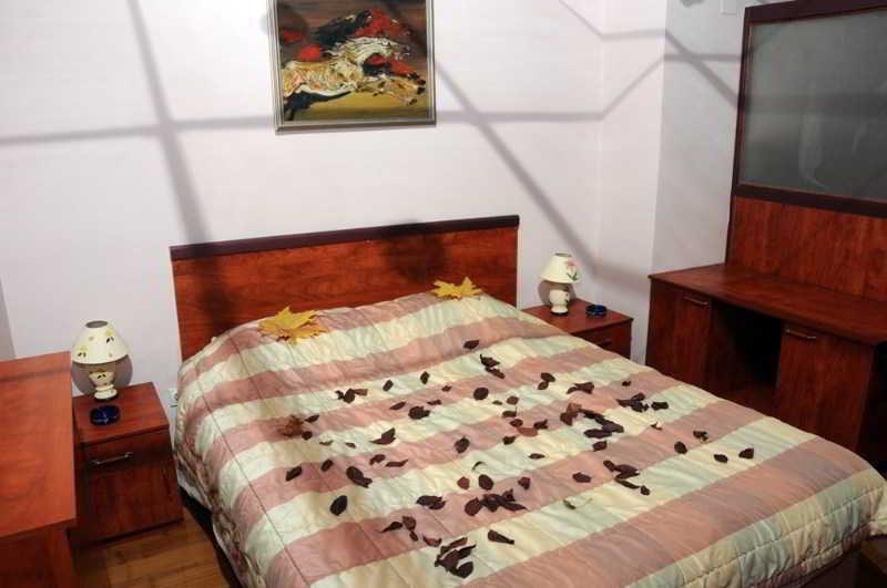 Tomce Sofka Others