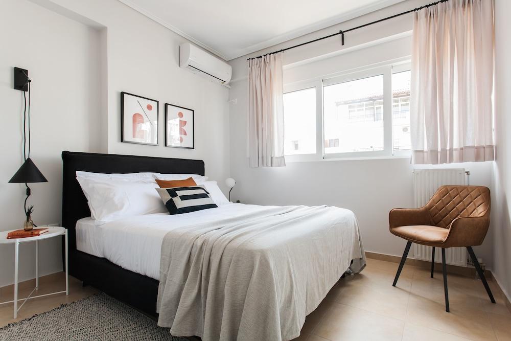 UPSTREET Superb & Comfy 2 BD Apt-Marousi Room