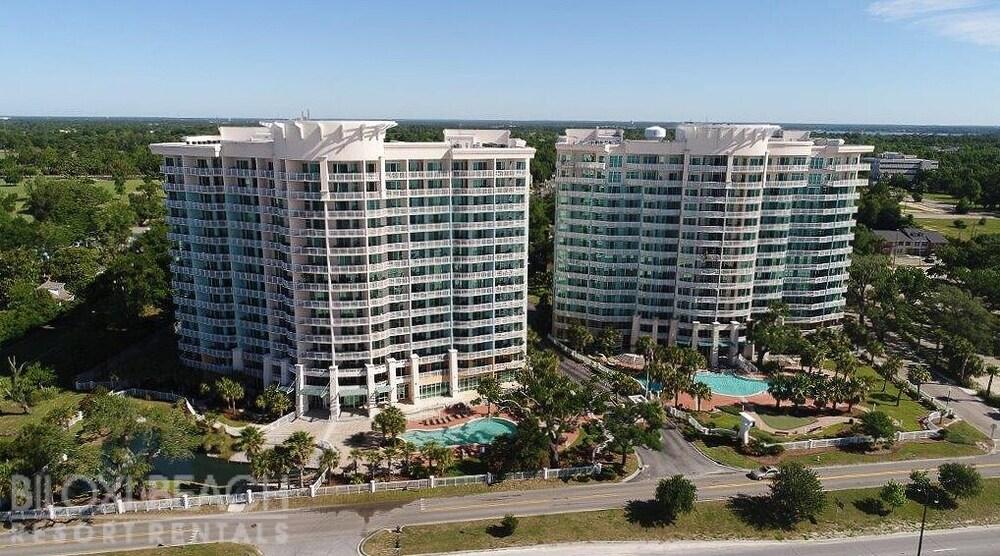 Legacy I 1008 Exterior