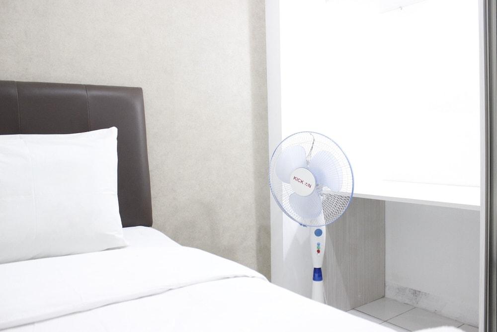 Relaxing 2BR at Gateway Apartment Ahmad Yani Cicadas Interior