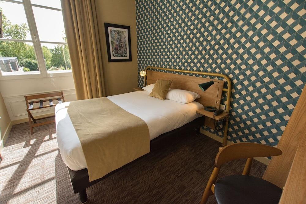 Logis Hôtel le Vert Galant Room