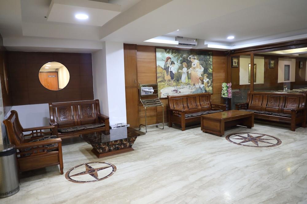 Maple Tree Hotels Reception