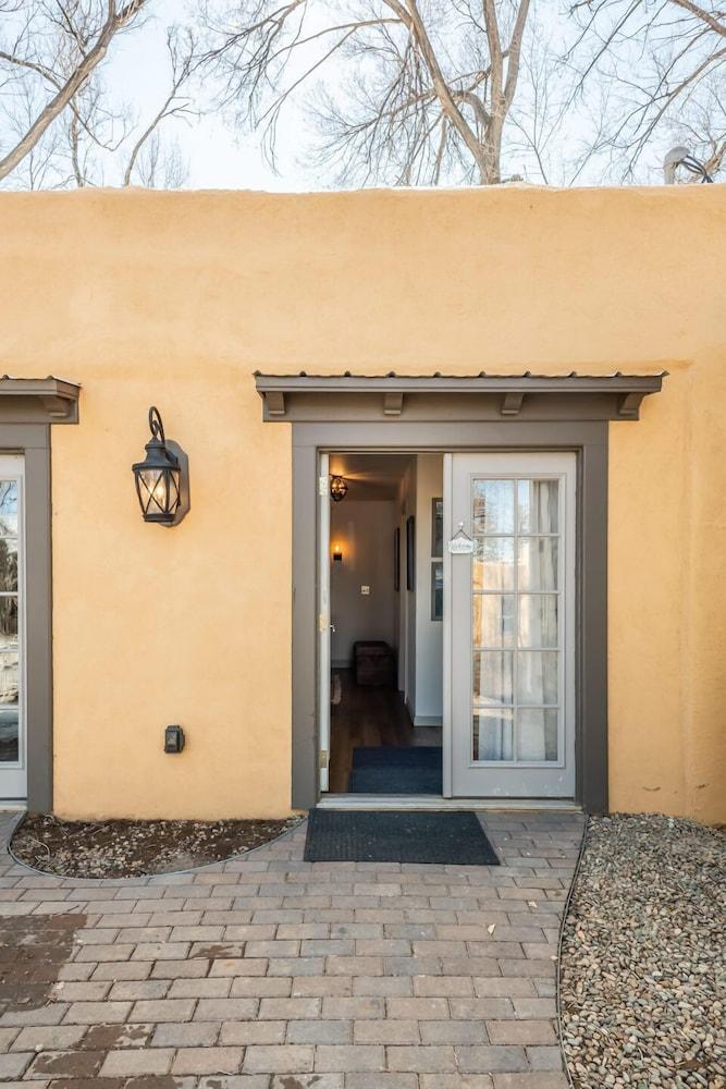 5BD Houseblocks From Broadmoor Fireplacecheyenne Canon & Gorgeous Views! Exterior detail