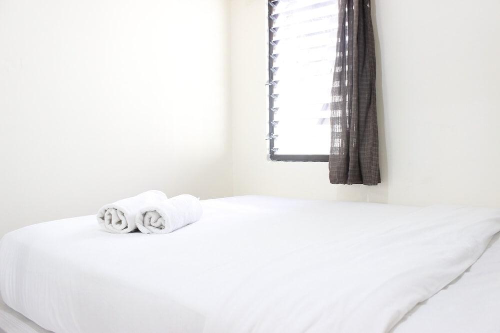 Relaxing 2BR at Gateway Apartment Ahmad Yani Cicadas Room