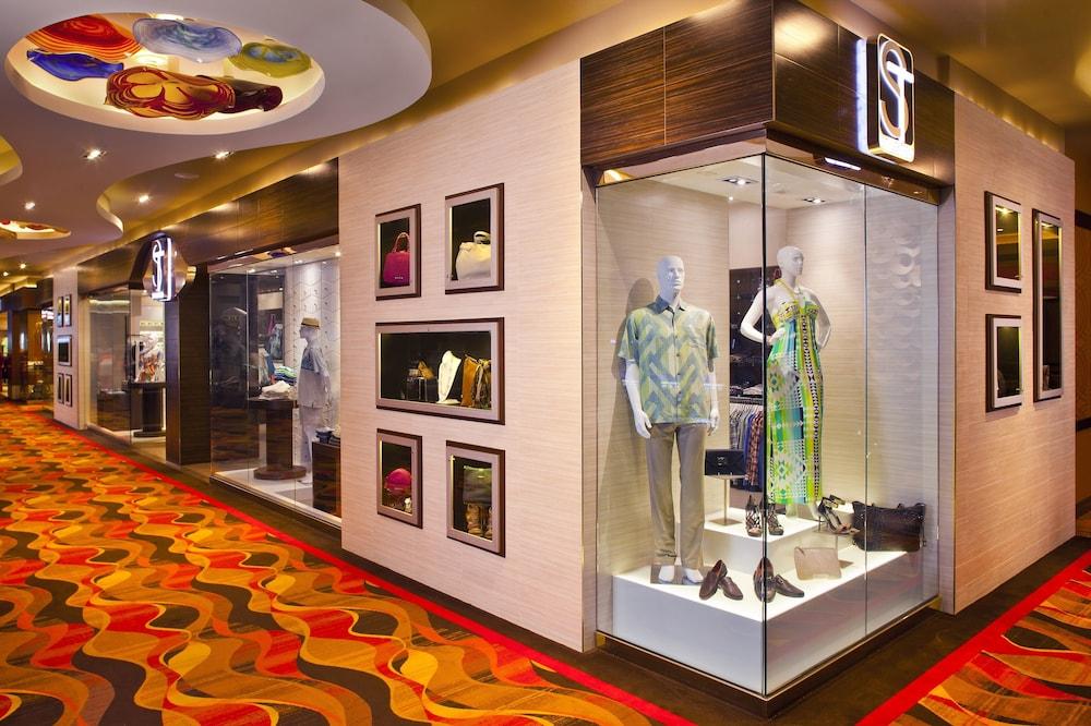 Golden Nugget Biloxi Lobby